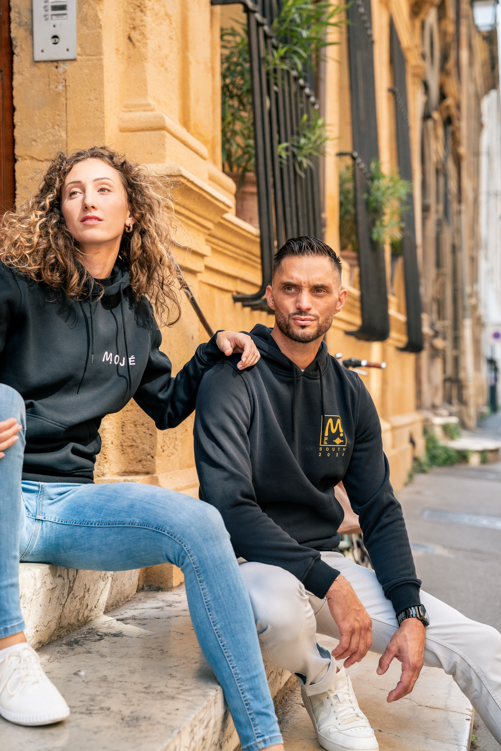 Sweat à capuche MOJÉ Unisexe Noir et Jaune